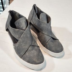 Journey collection grey sneaker Wedge size 7.5